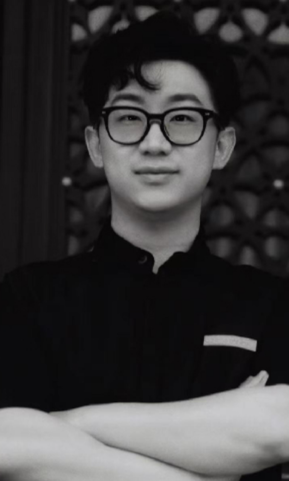 李奕龙